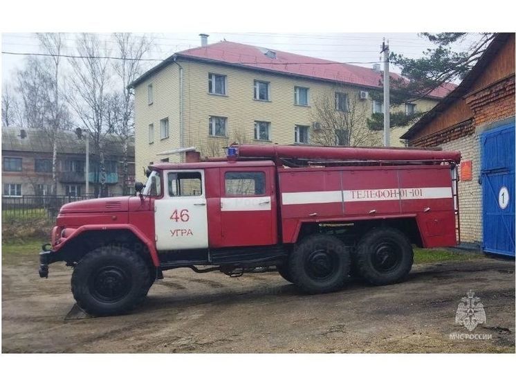 В Угре сгорел дом с гаражом