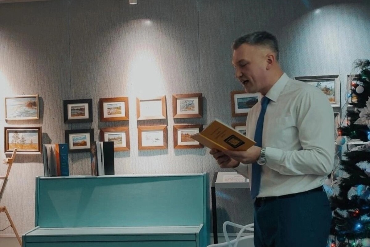 В северодвинской библиотеке представили книгу Анатолия Карпова «Стихи ...