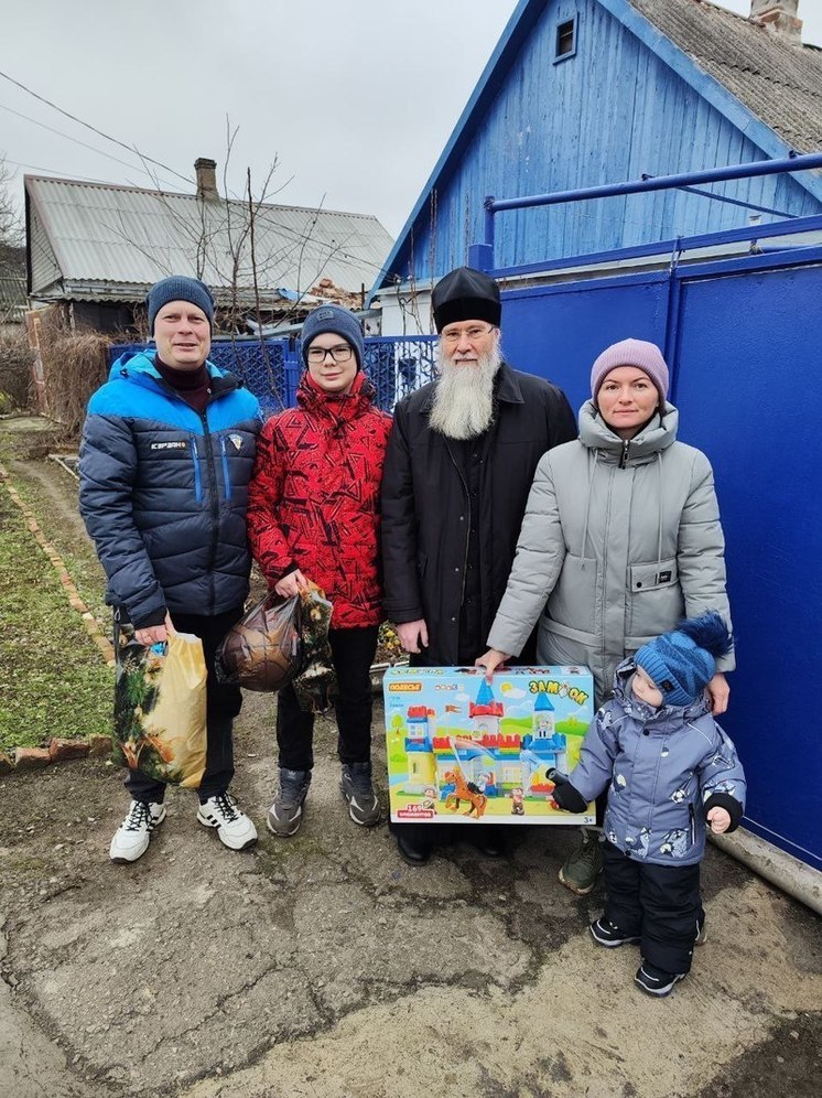 Преосвященнейший Феодор, епископ Бердянский и Приморский, принял участие в акции «Ёлка желаний»