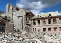 Российские военные корреспонденты сообщили, что бойцы 5-ой бригады ВС РФ взяли под контроль три завода в промышленной зоне Курахово в ДНР и подняли там российский флаг