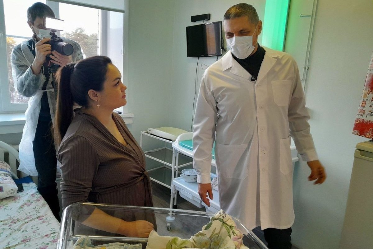 Меня мамочка рожала вся полиция дрожала. Меня мамочка рожала вся. Когда мать меня рожала. Когда мать меня рожала вся полиция дрожала. Меня мама рожала.