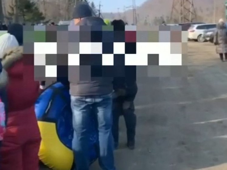 Во Владивостоке желающие отдохнуть застряли в очереди на базу отдыха
