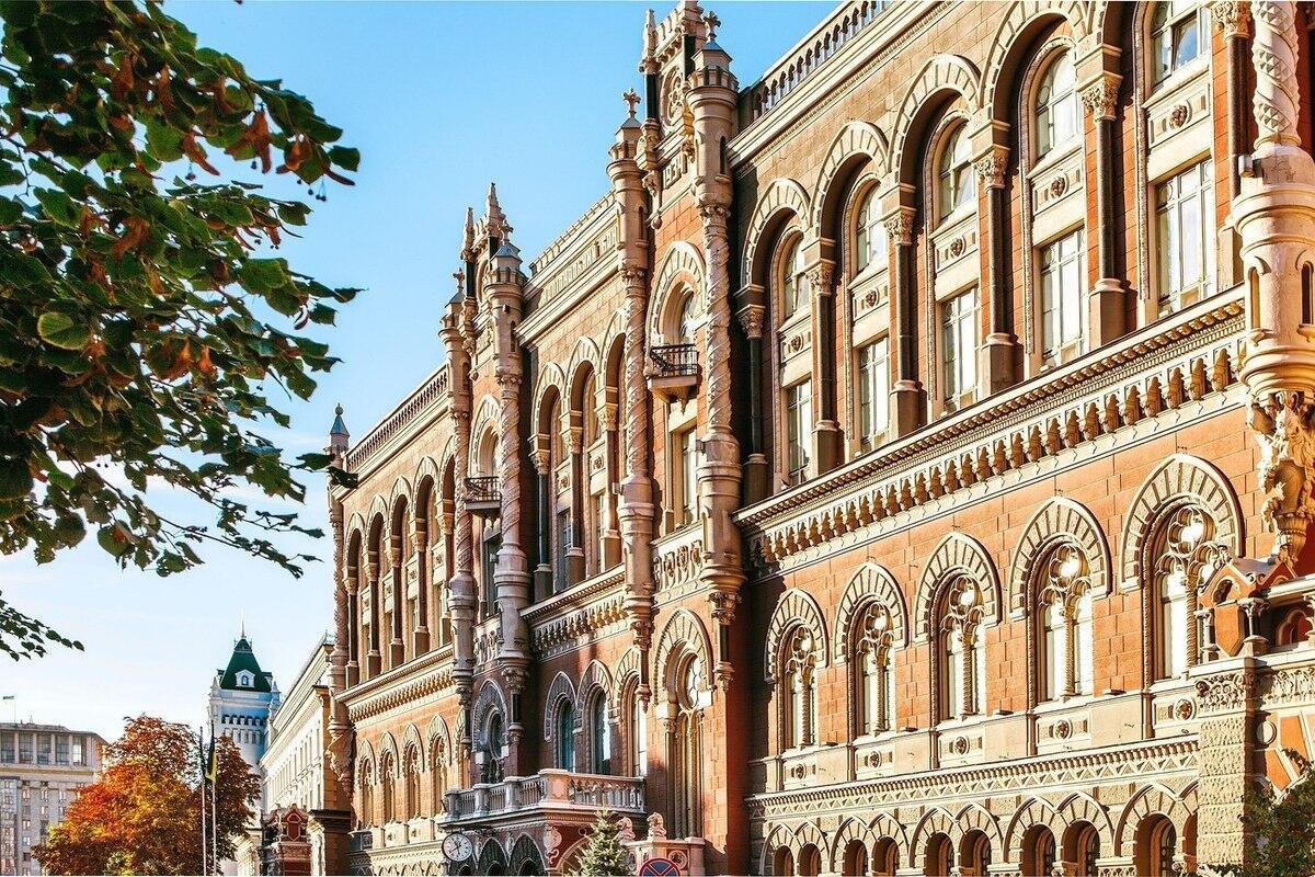 Нацбанк Украины загорелся после беспилотной атаки на Киев