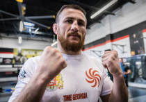 Мераб Двалишвили открыто выразил свое недовольство решением UFC дать Умару Нурмагомедову титульный бой в легчайшем весе на UFC 311. Хотя чемпион признает силу и талант своего будущего соперника, он считает, что Нурмагомедов не прошел путь, который проходят большинство бойцов, чтобы заработать шанс на пояс.