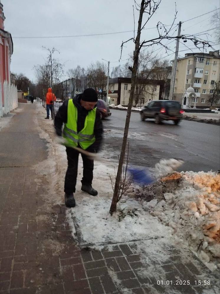 Калужские коммунальщики круглосуточно дежурят в городе