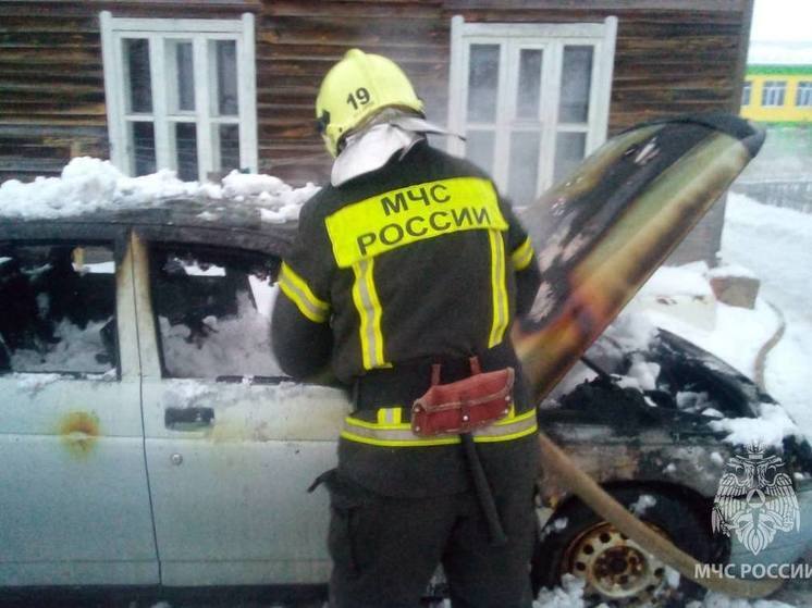 В первый день нового года в Ивановской области сгорел автомобиль