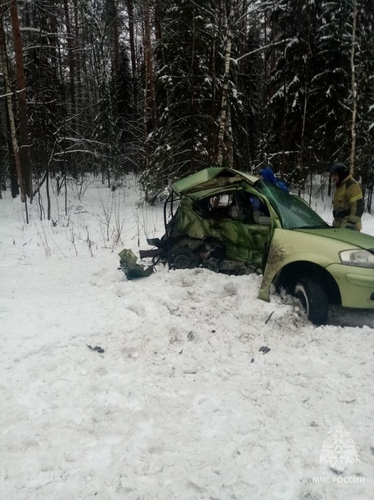 Водитель и пассажир погибли в аварии в Семеновском районе