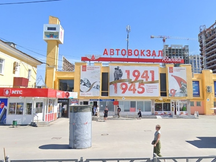 В Екатеринбурге массово задерживают и отменяют автобусные рейсы