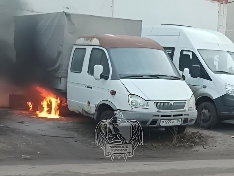 В Воронеже загорелся грузовик