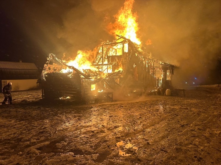 Жилой дом полыхал в Эссойле в первый день нового года.