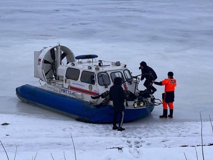 Рыбак погиб, провалившись под лед на Иваньковском водохранилище в Дубне