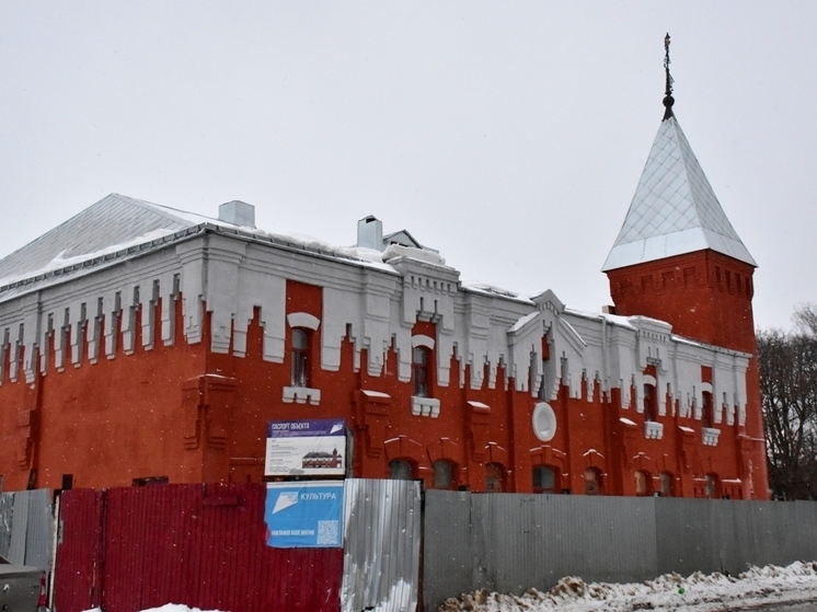 Замгубернатора Костромской области проверил ход ремонтных работ в городском Театре кукол и Караваевской школе