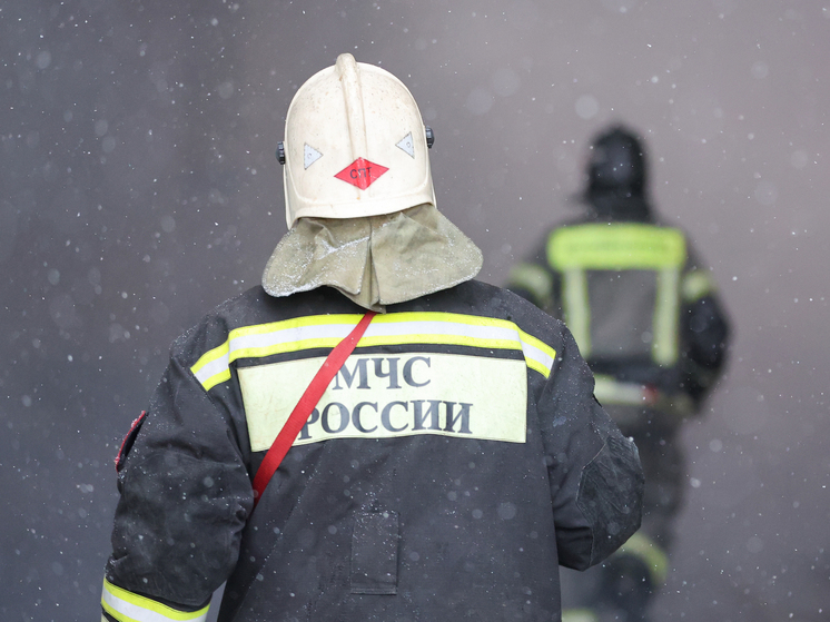 Пожар возник в Кабардино-Балкарии вблизи города Тырныауз, загорелся склон горы