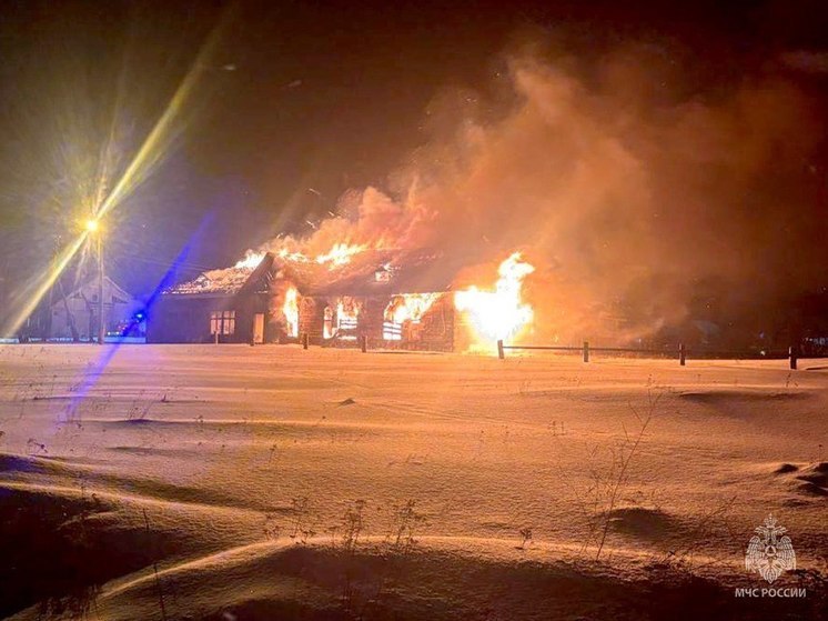 В Томской области утром 4 января загорелась одноэтажная постройка