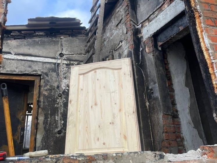 В Ростовской области во дворе частного дома сгорела пристройка