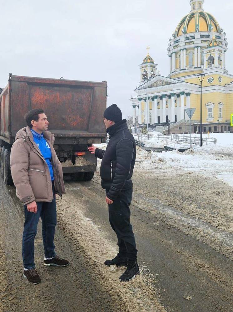 В Челябинске дорожники приводят в порядок дороги и тротуары, ведущие к храмам