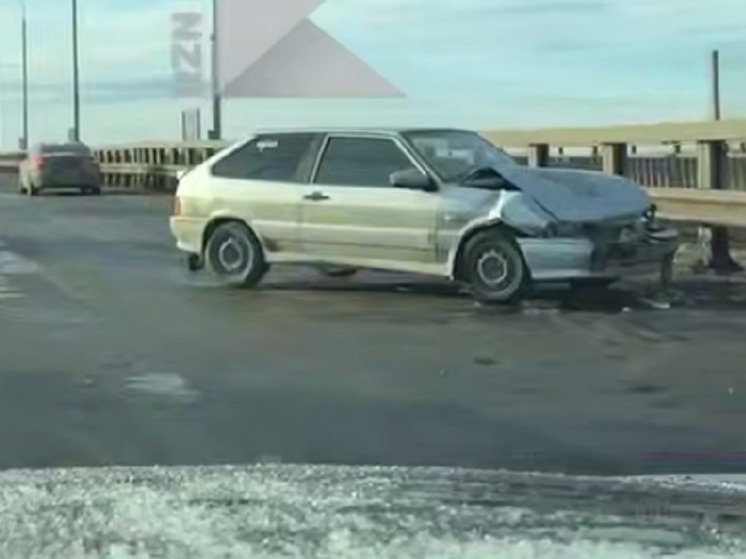 ДТП с двумя легковушками произошло на мосту через Оку в Рязани 4 января