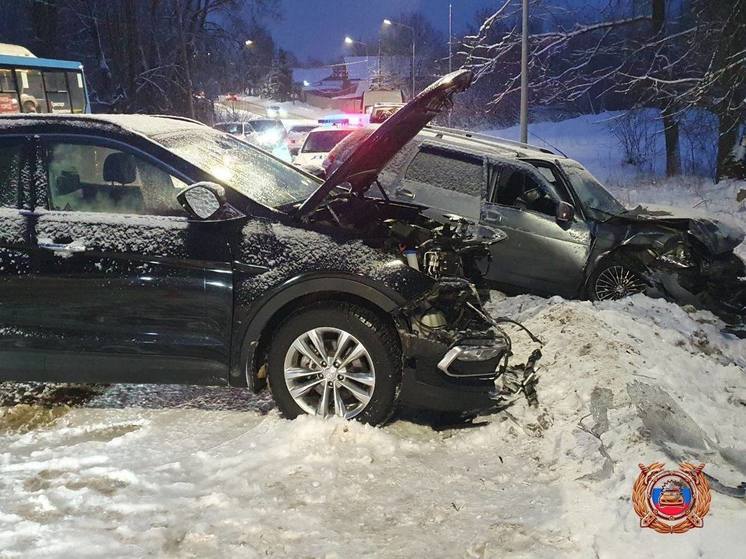 В Ржеве Тверской области двое взрослых и подросток попали в больницу после ДТП