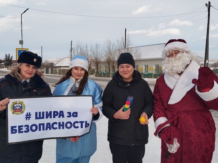 В Ширинском районе с Новым годом и Рождеством поздравили автомобилистов