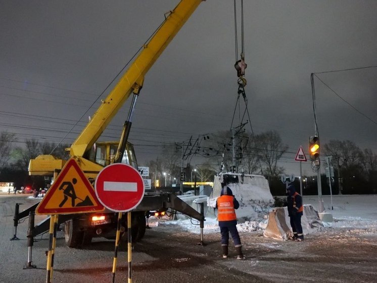 В Кемерове закрыт автомобильный проезд по путепроводу в Пионере