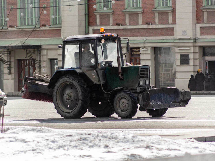 В Новосибирской области к борьбе со снегом в новогодние праздники привлечены 800 снегоуборочных машин