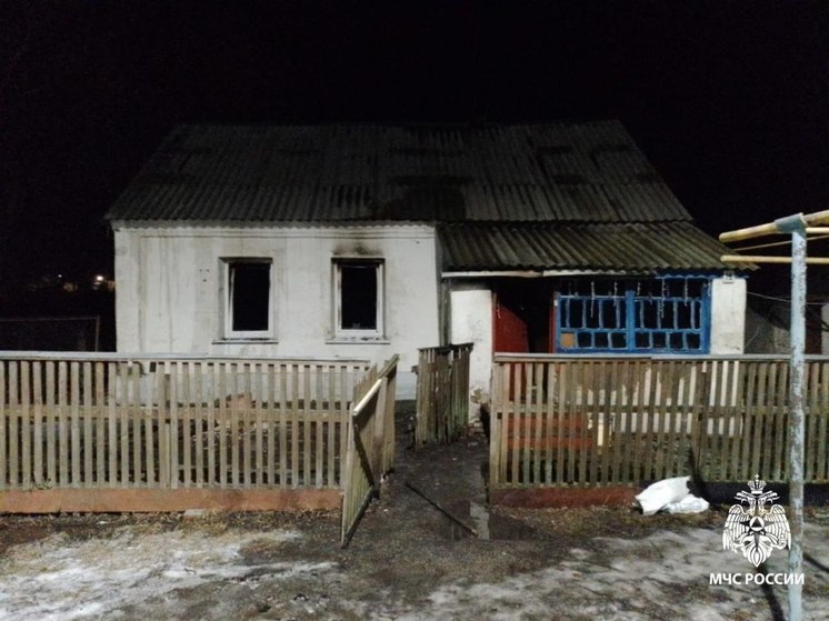 Частный дом с шиферной кровлей загорелся в посёлке Александро-Невский