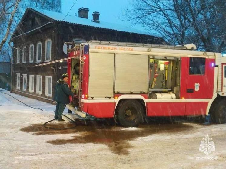 Спасатели обнаружили труп на пожаре в деревне Загорье Валдайского района