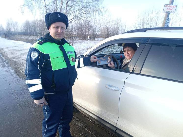 В Спасском районе сотрудники ГАИ напомнили водителям правила перевозки детей