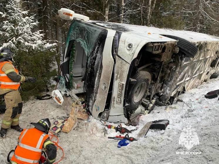 Двое пострадавших в ДТП с туристическим автобусом в Карелии находятся в тяжелом состоянии