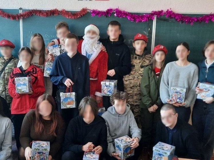 Во всех школах и детских садах Бердянска детям вручили новогодние подарки от Тверской области