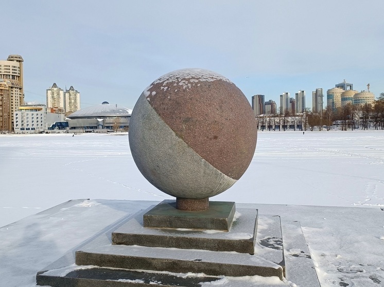 На Городском пруду Екатеринбурга устроили катание на квадроциклах