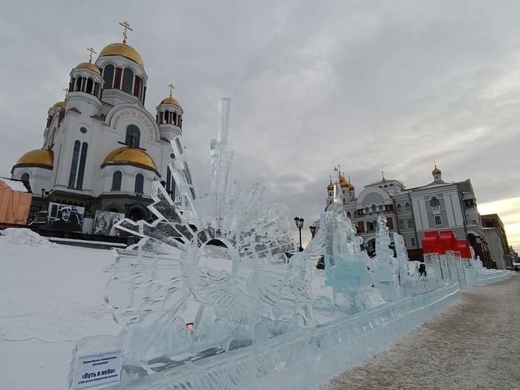 Уральская авиабаза привезла в храмы Екатеринбурга более 200 елей и сосен