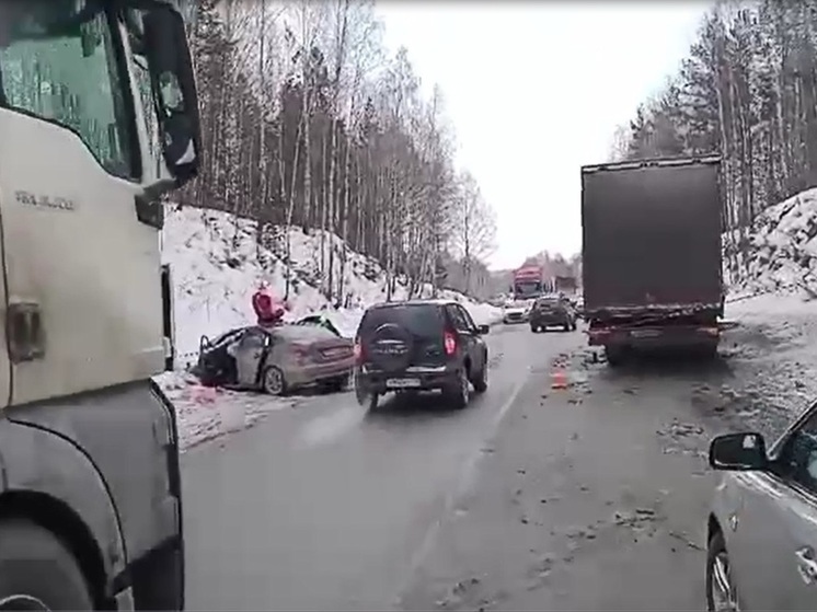 Уснул за рулём: в ДТП с грузовиком в Саткинском районе пострадали двое детей