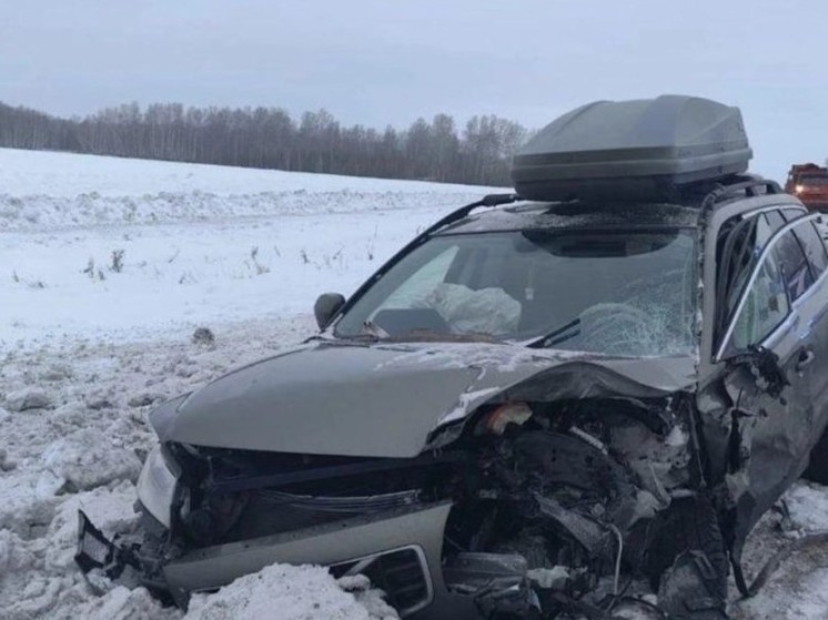 Под Новосибирском уснувший за рулем водитель въехал во встречный автомобиль