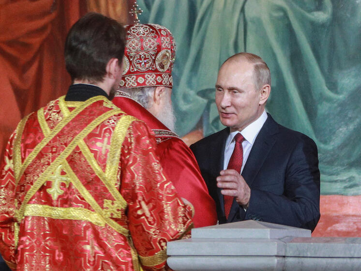 Путин приехал в храм Христа Спасителя и поздравил Патриарха Кирилла с Рождеством