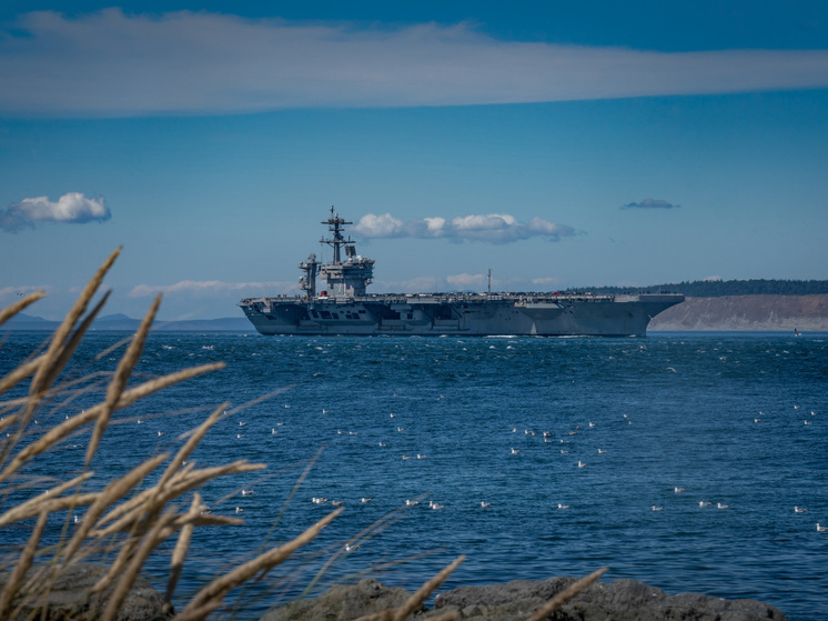 Йеменские хуситы атаковали в Красном море американский авианосец USS Harry Truman