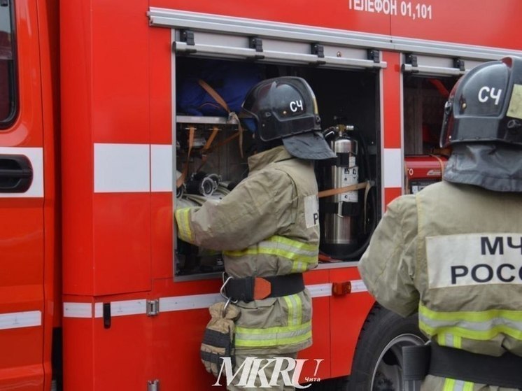 Жильцов эвакуировали из-за пожара в шахте лифта многоэтажки на КСК в Чите