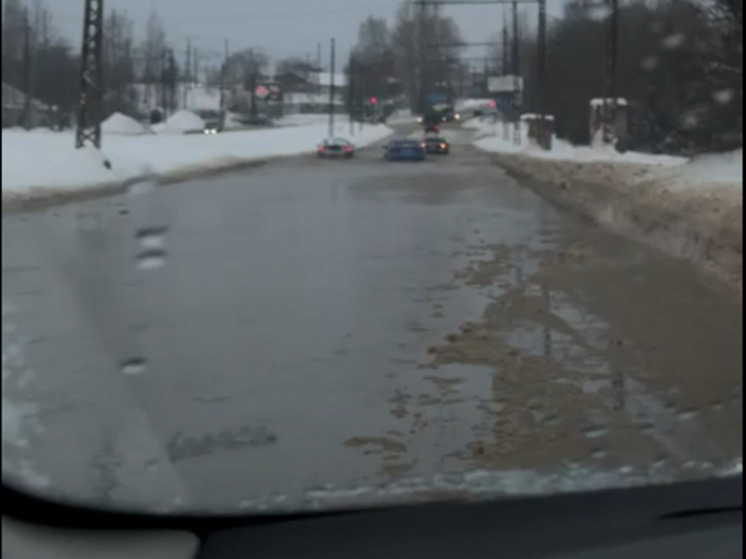 Остановивший движение автомобилей потоп устранили в Петрозаводске