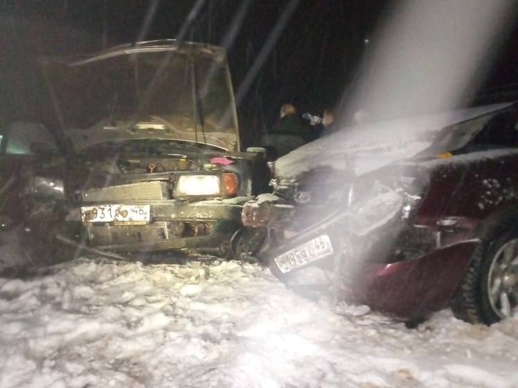 Под Курском в массовом ДТП столкнулись 7 автомобилей