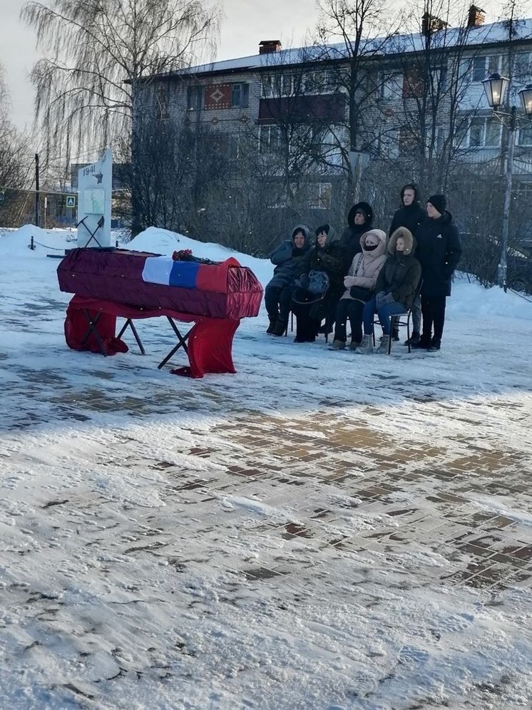 В Порецком простились с погибшим бойцом СВО