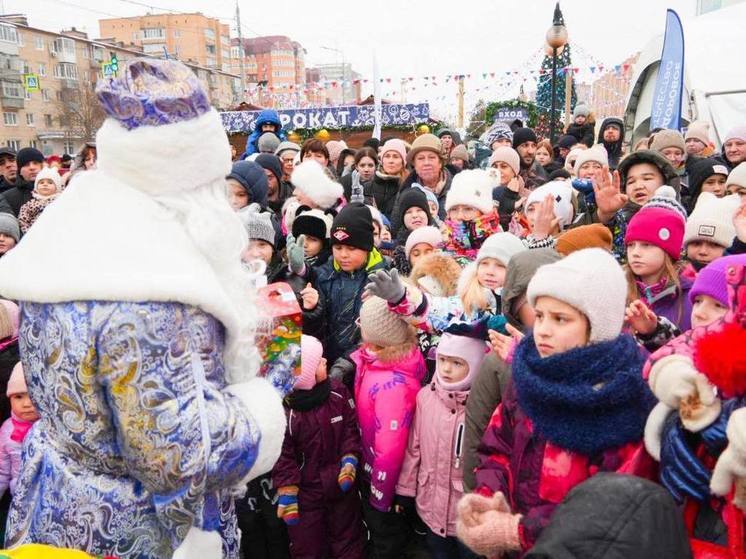 Жители и гости Серпухова отметили Рождество на льду