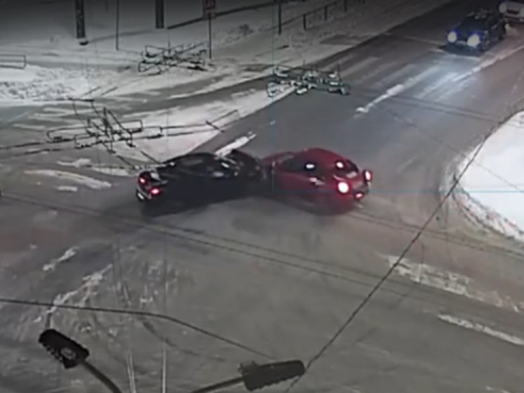 Два автомобиля не поделили перекресток в Петрозаводске