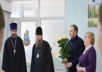 В светлый праздник Рождества Христова митрополит Астраханский и Камызякский Никон по доброй традиции посетил паллиативное отделение детской клинической больницы им. Н.Н. Силищевой