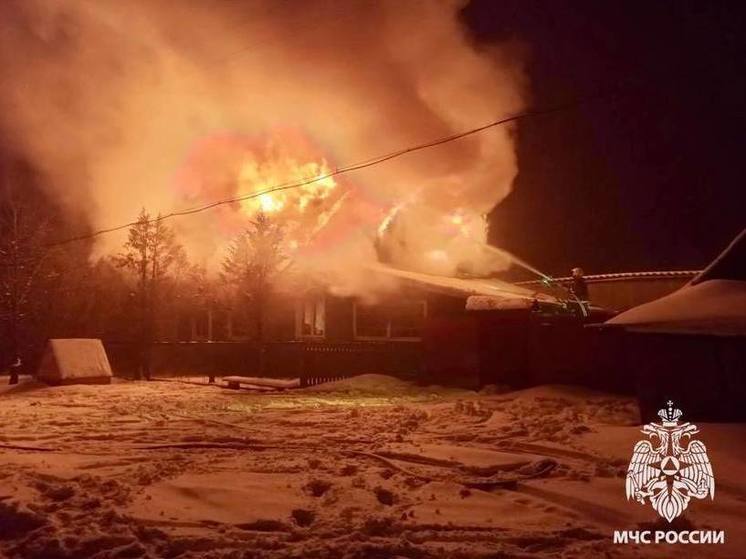 В Тверской области загорелся жилой дом