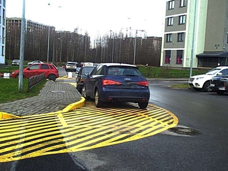 В Петербурге будут автоматически фиксировать запретную парковку на маркировках