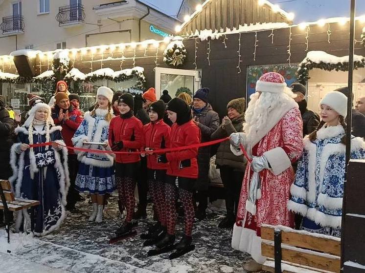 В Гатчине открылся бесплатный каток под открытым небом