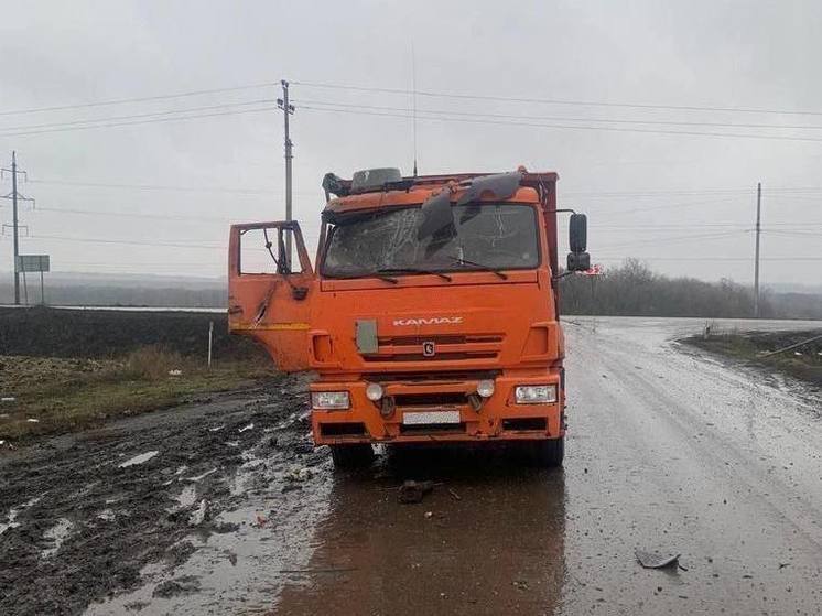 Легковушка и КамАЗ пострадали в Белгородской области после атак ВСУ