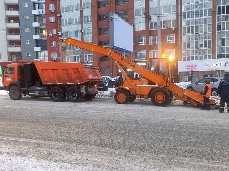 Ночью уборкой улиц в Уфе занимались 187 спецмашин