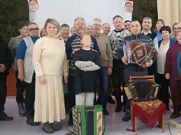 В Андреапольском округе прошла творческая встреча с краеведом и гармонистом Сергеем Смирновым