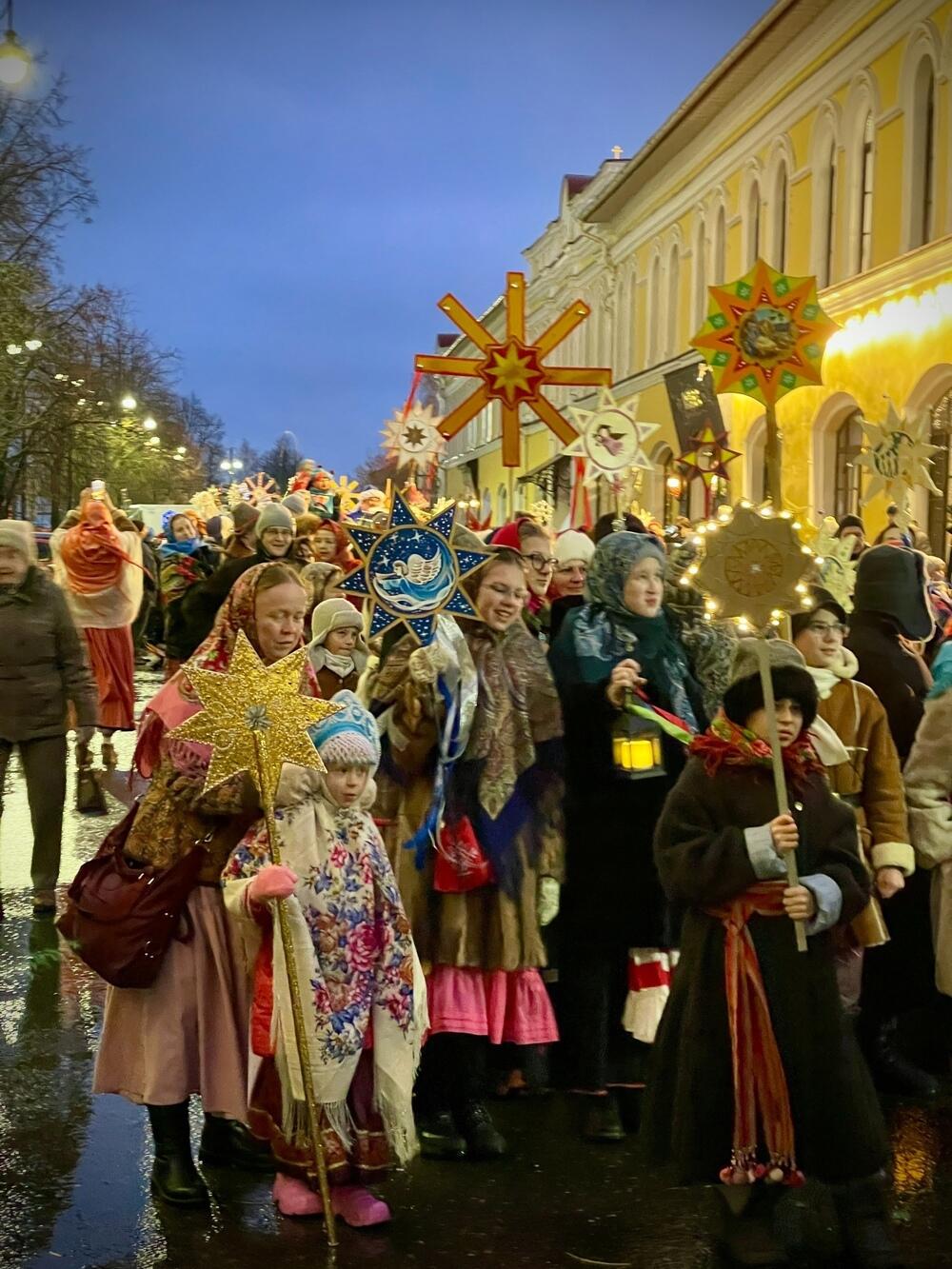 В Рыбинске прошло красочное Рождественское шествие